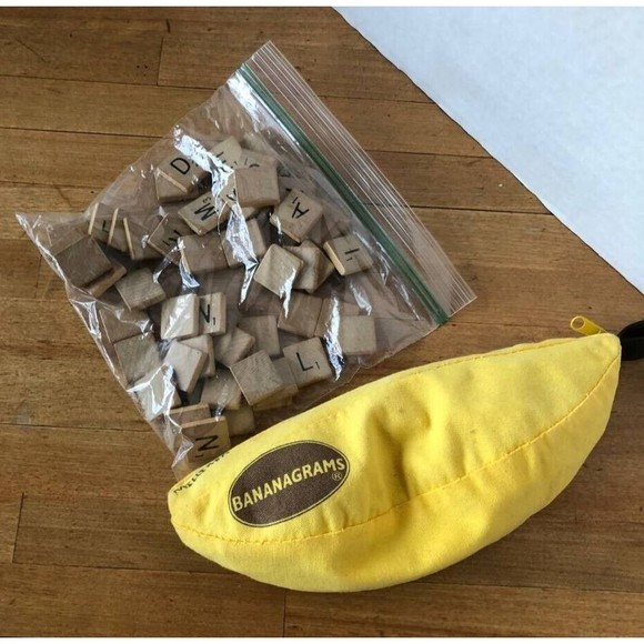 Bananagrams Crossword Family Fun Game Bananagram Word Play Used - Picture 1 of 5